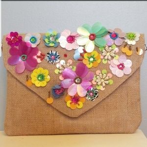 So Unique! Perfect Summer Clutch